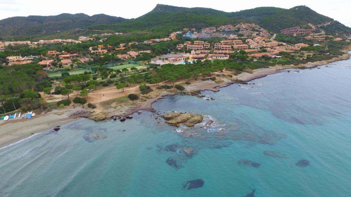Villetta Porto Corallo Vista Mare ヴィッラプッツ エクステリア 写真
