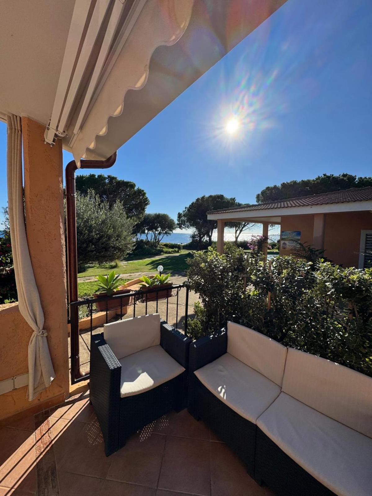 Villetta Porto Corallo Vista Mare ヴィッラプッツ エクステリア 写真