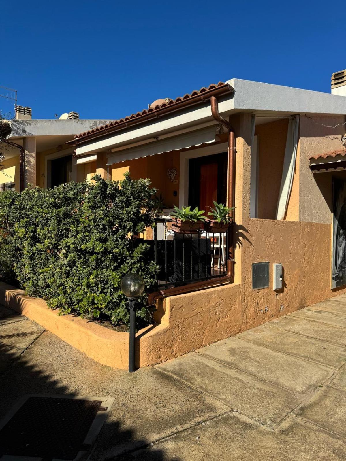 Villetta Porto Corallo Vista Mare ヴィッラプッツ エクステリア 写真